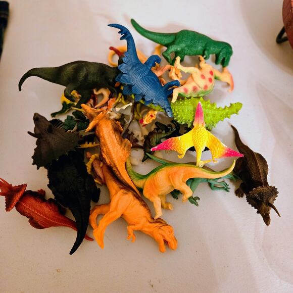 Vintage lot of dinosaurs plastic with Boley TM04 collectible Triceratops - Picture 10 of 16